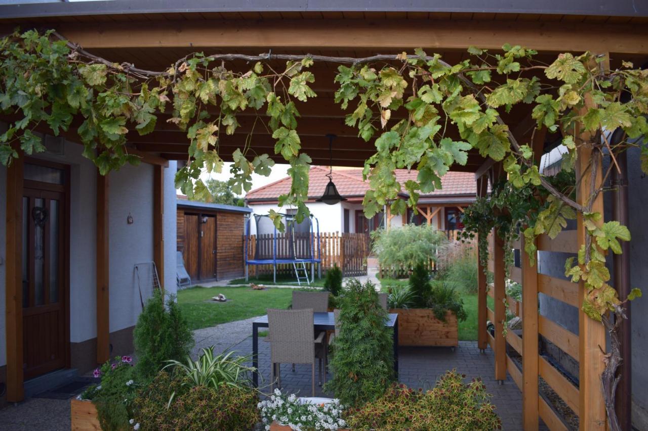 Bile Domky Apartment Lednice Exterior photo
